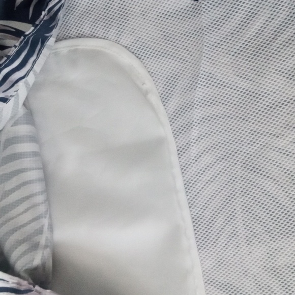 Pullover Windbreaker - Picture 6 of 9